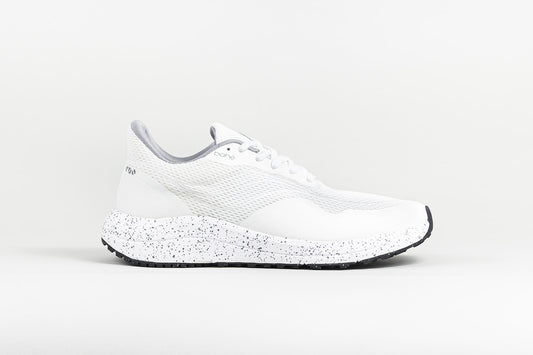 Profile view of Bahé recharge grounding shoe in Frost (white)