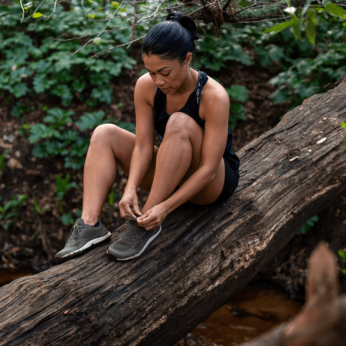 Woman lacing up Bahé shoes