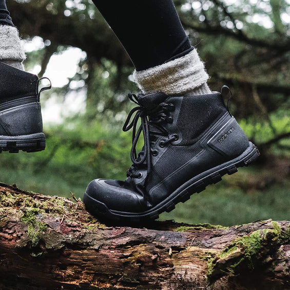 Barefoot Grounding Boots: Rediscover in Eclipse Bahé